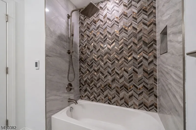 22 Samjan Cir Robbinsville, NJ 08520
