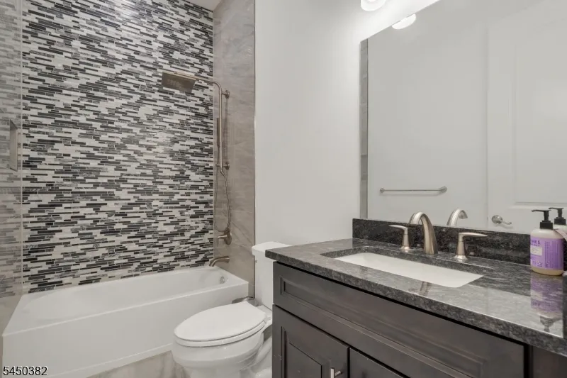 22 Samjan Cir Robbinsville, NJ 08520