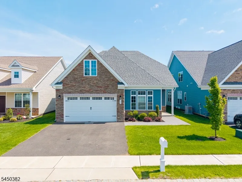 22 Samjan Cir Robbinsville, NJ 08520