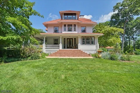 44 Manor Dr