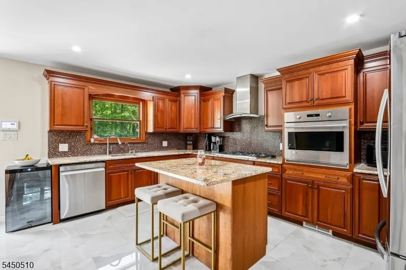 881 Bordentown Ave Sayreville, NJ 08879