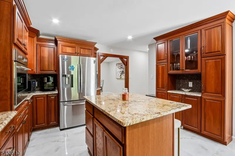 881 Bordentown Ave Sayreville, NJ 08879