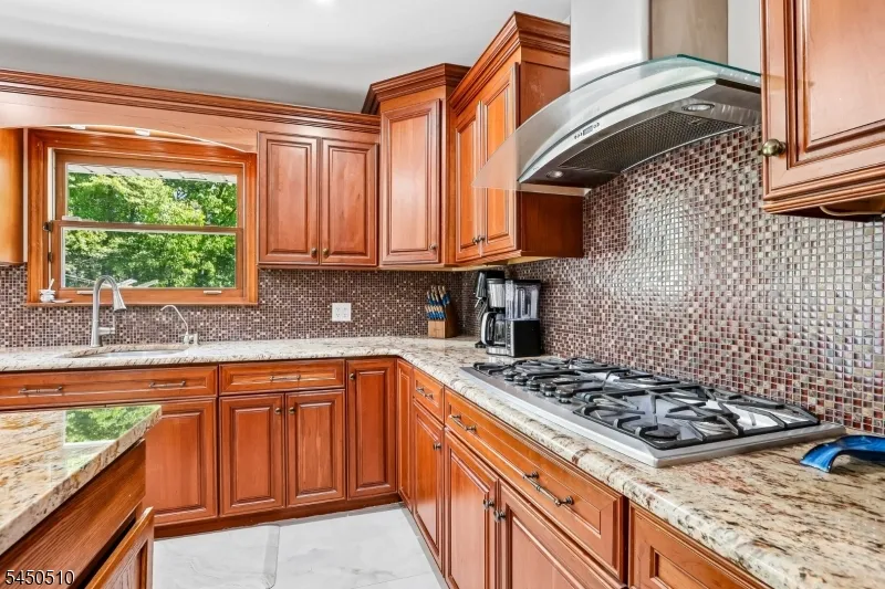 881 Bordentown Ave Sayreville, NJ 08879