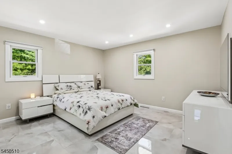 881 Bordentown Ave Sayreville, NJ 08879