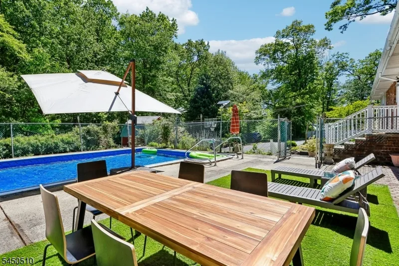 881 Bordentown Ave Sayreville, NJ 08879
