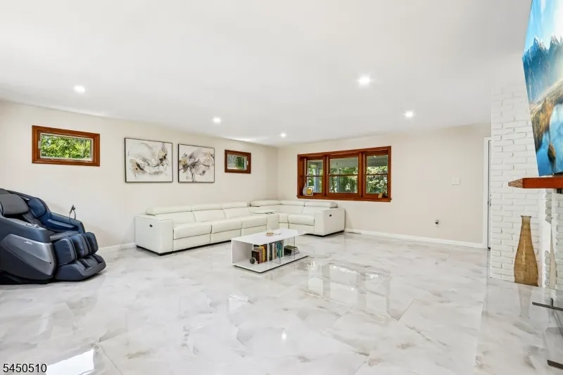 881 Bordentown Ave Sayreville, NJ 08879