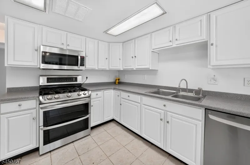 15 Harper Rd South Brunswick, NJ 08852