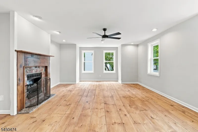 31 N Main St Flemington, NJ 08822