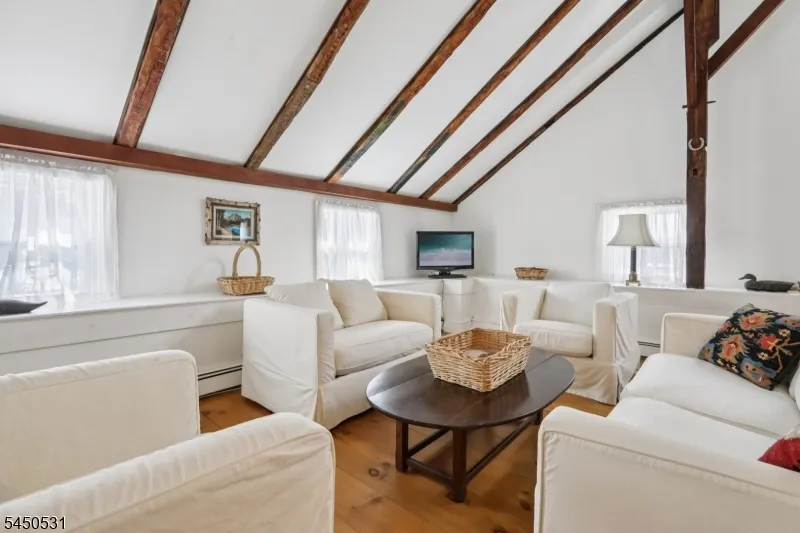 164 E Saddle River Rd Saddle River, NJ 07458