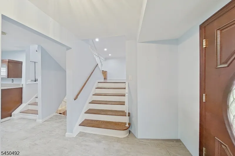 56 Eaton Pl Bloomfield, NJ 07003