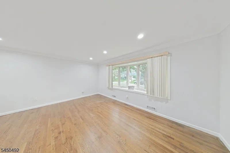 56 Eaton Pl Bloomfield, NJ 07003