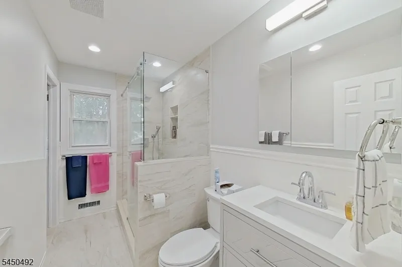 56 Eaton Pl Bloomfield, NJ 07003