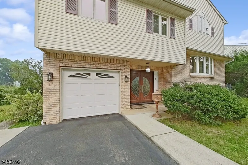 56 Eaton Pl Bloomfield, NJ 07003