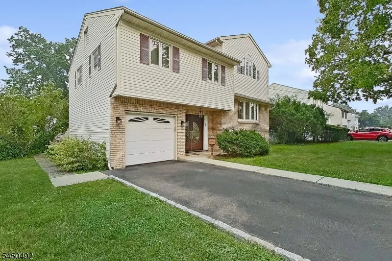 56 Eaton Pl Bloomfield, NJ 07003