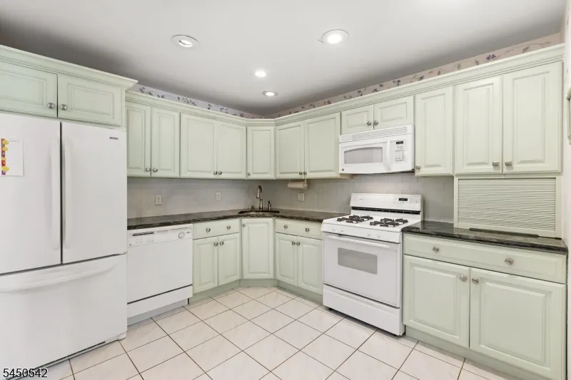 675 Raritan Rd #6 Unit 6 Clark, NJ 07066