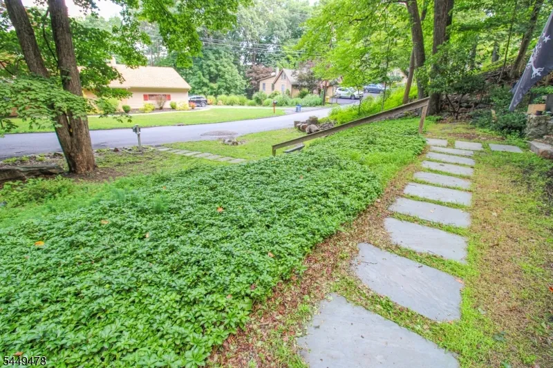 171 Glenside Trl Byram, NJ 07871