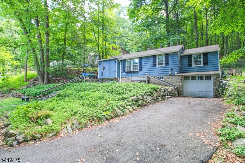171 Glenside Trl Byram, NJ 07871