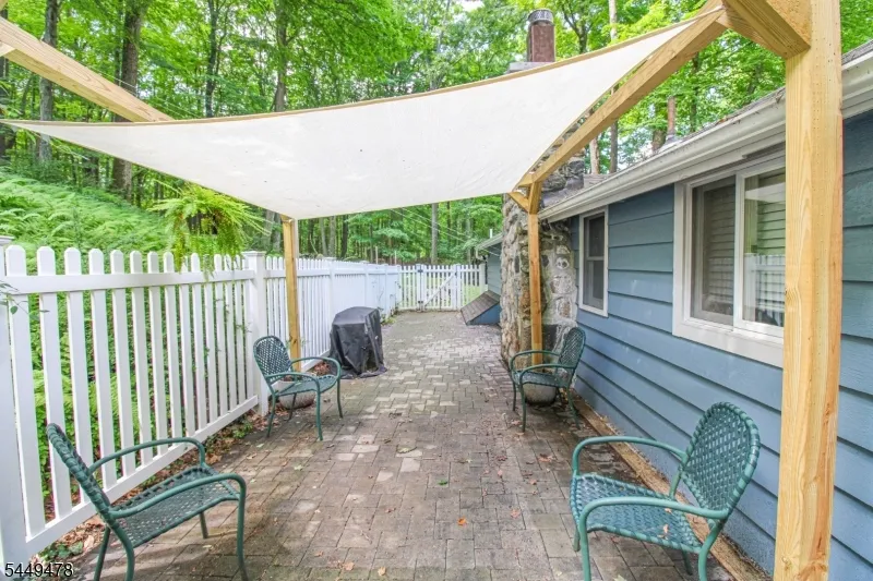 171 Glenside Trl Byram, NJ 07871