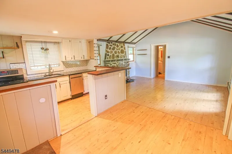 171 Glenside Trl Byram, NJ 07871