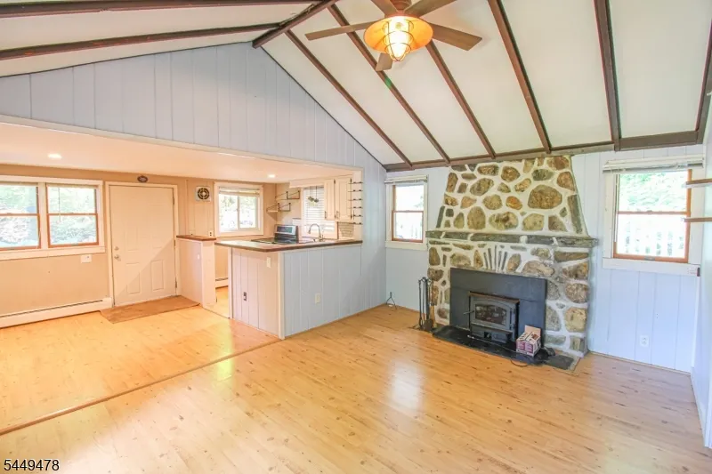 171 Glenside Trl Byram, NJ 07871