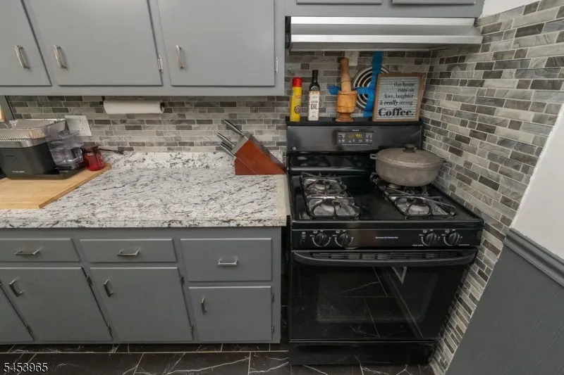 23 C St Middlesex, NJ 08846