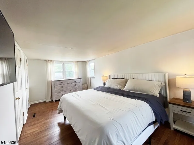 129 Bell Ave Hopatcong, NJ 07843