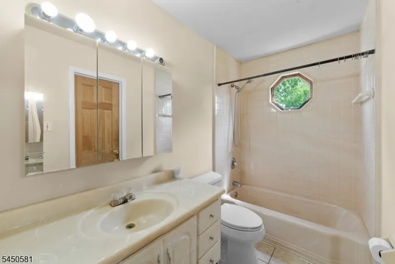 911 Plainfield Ave Plainfield City, NJ 07060