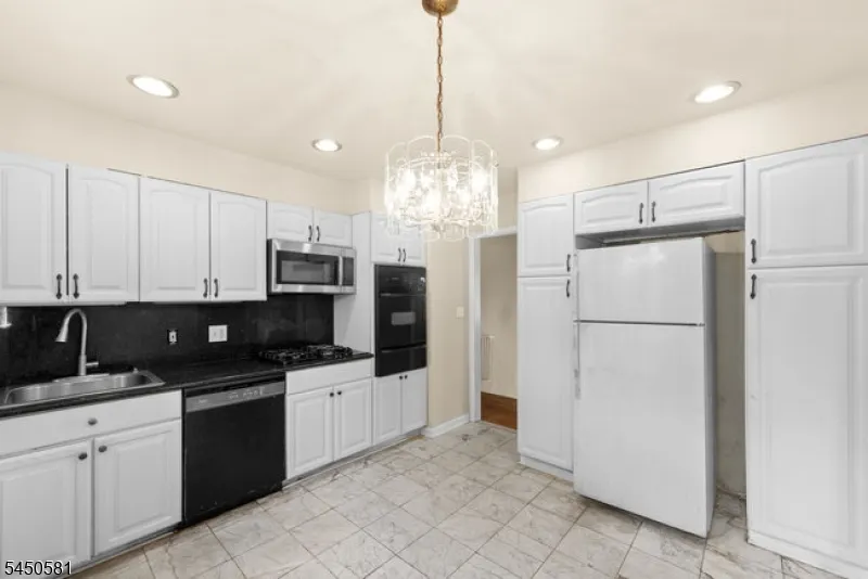 911 Plainfield Ave Plainfield City, NJ 07060