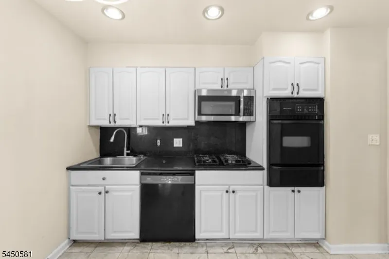 911 Plainfield Ave Plainfield City, NJ 07060