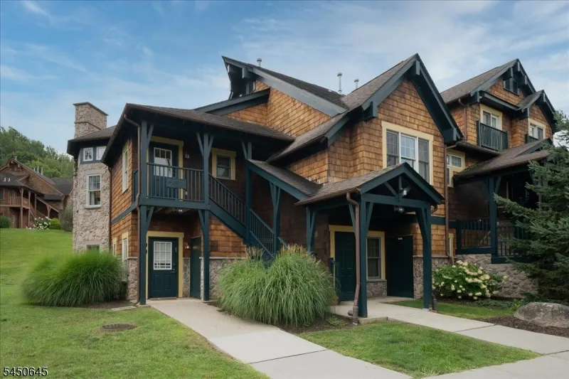 8 Maple Cres unit 21 #21 Unit 21 Vernon, NJ 07462