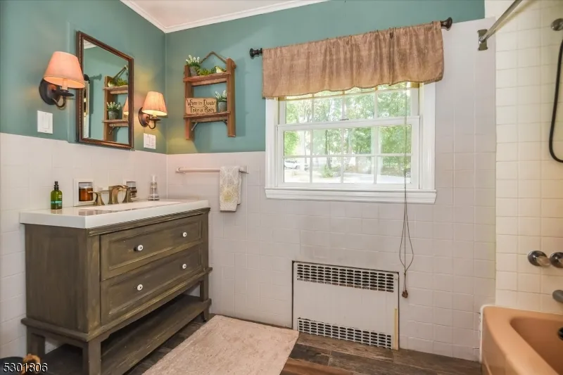 39 Circle Ave Wayne, NJ 07470