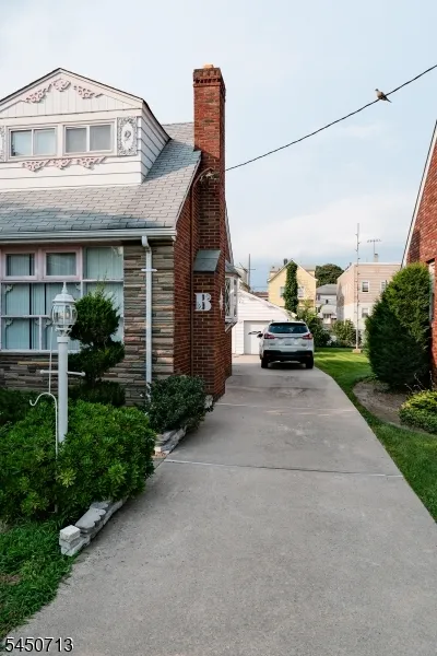 85 Strong St Wallington, NJ 07057