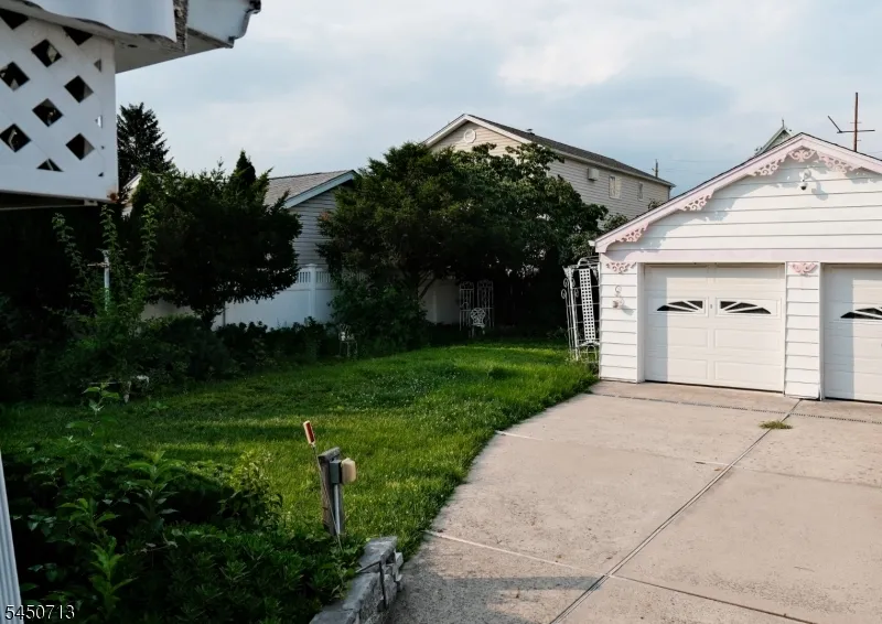 85 Strong St Wallington, NJ 07057