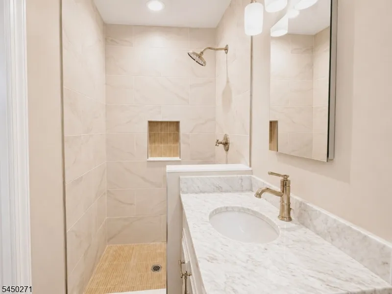220 Brook Valley Rd Montville, NJ 07082