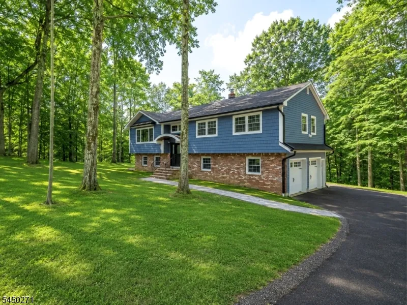 220 Brook Valley Rd Montville, NJ 07082