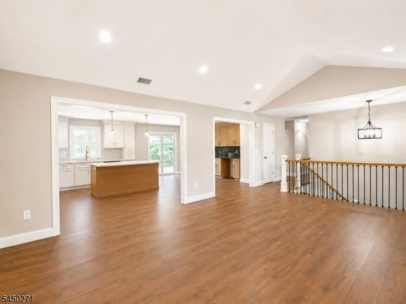 220 Brook Valley Rd Montville, NJ 07082