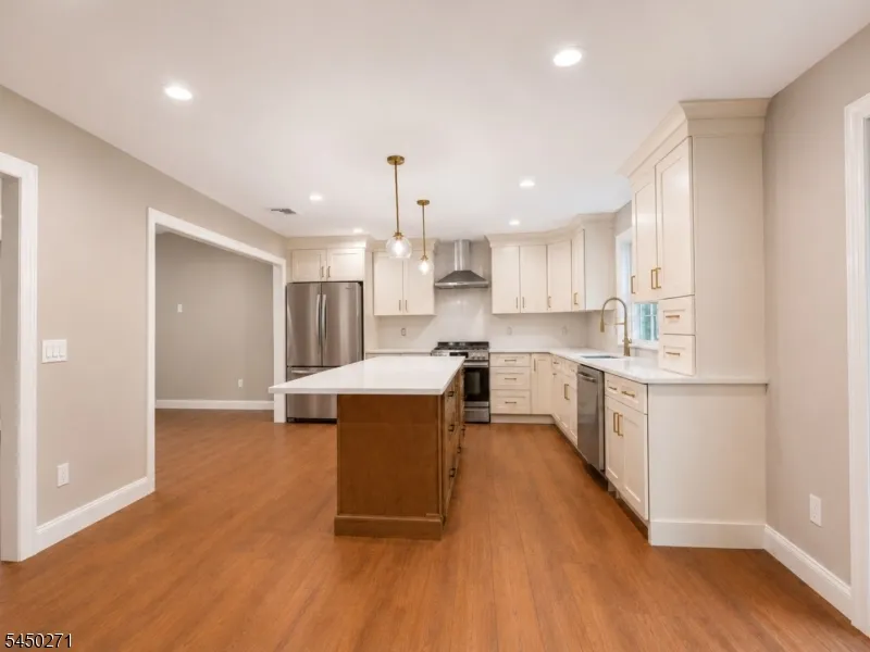 220 Brook Valley Rd Montville, NJ 07082