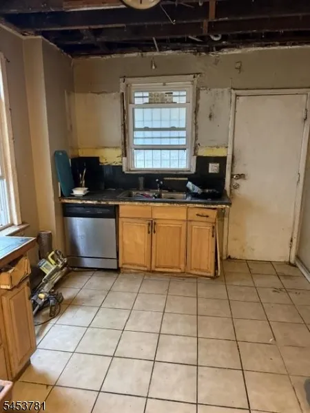 872 Lyons Ave Irvington, NJ 07111
