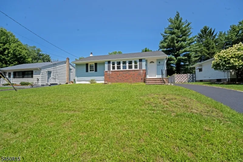 219 Haroldson Pl Pompton Lakes, NJ 07442