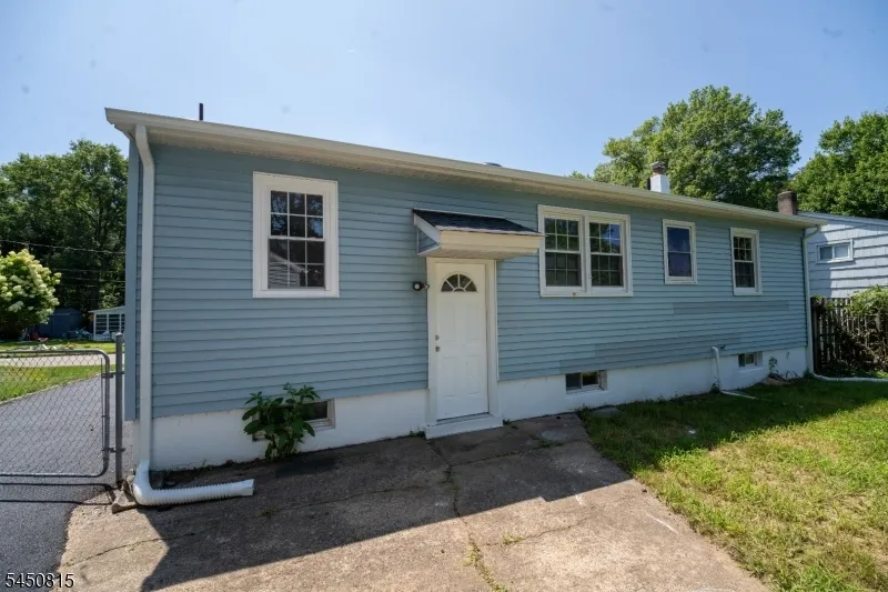 219 Haroldson Pl Pompton Lakes, NJ 07442