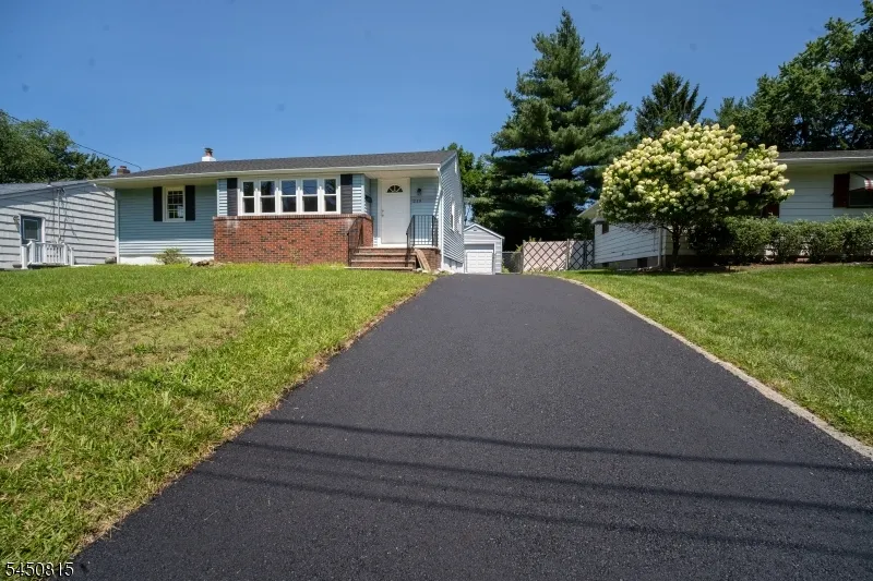 219 Haroldson Pl Pompton Lakes, NJ 07442