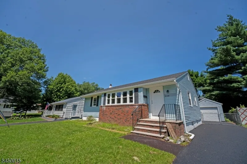 219 Haroldson Pl Pompton Lakes, NJ 07442