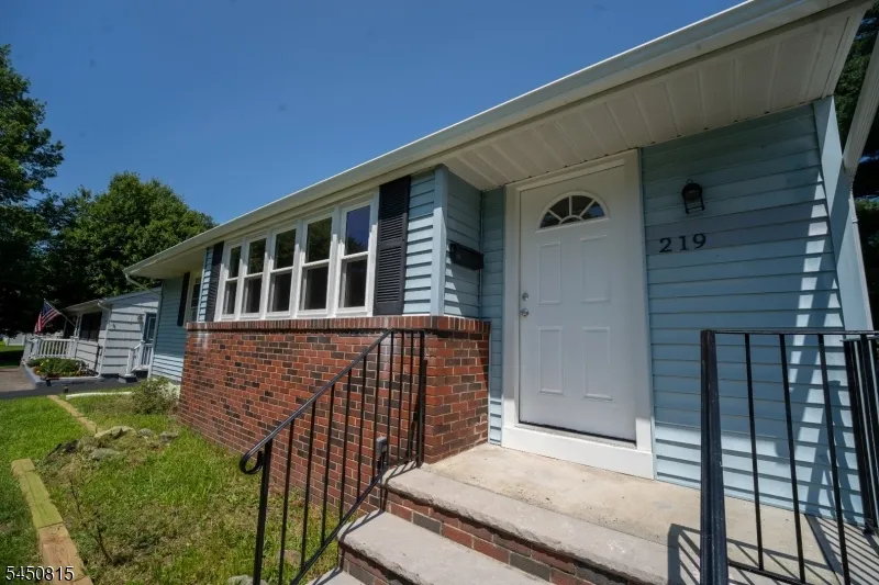219 Haroldson Pl Pompton Lakes, NJ 07442