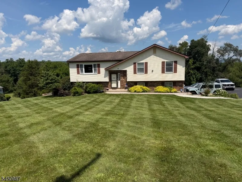 162 Polkville Rd Knowlton, NJ 07832