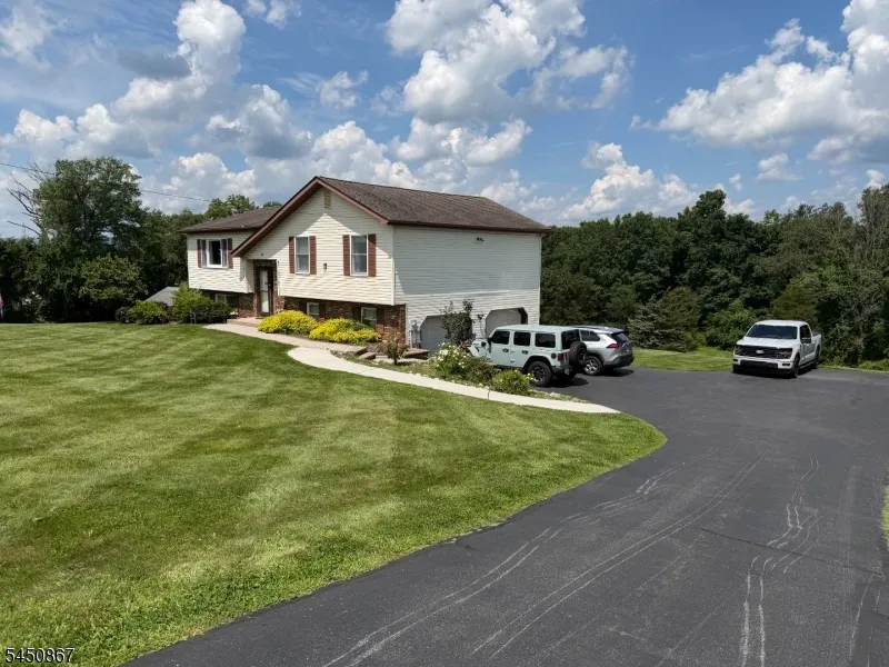 162 Polkville Rd Knowlton, NJ 07832