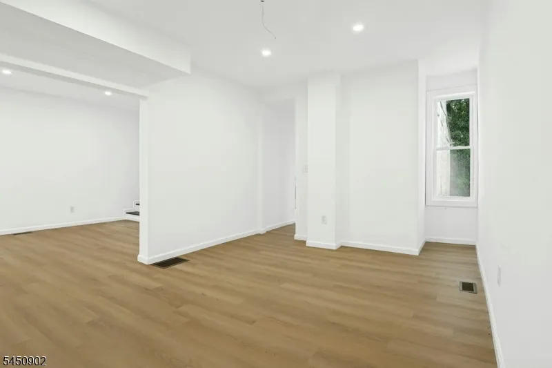 134 Grand Ave Hamilton, NJ 08610