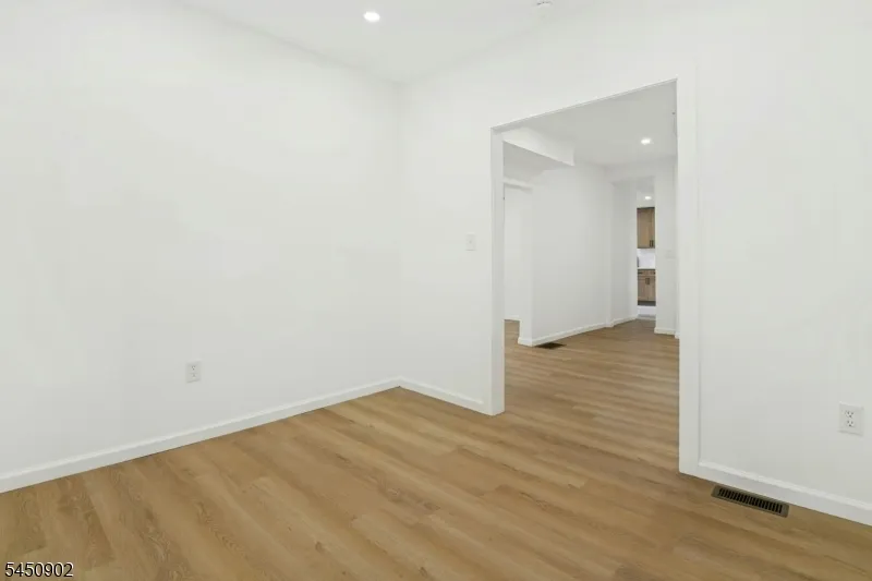 134 Grand Ave Hamilton, NJ 08610