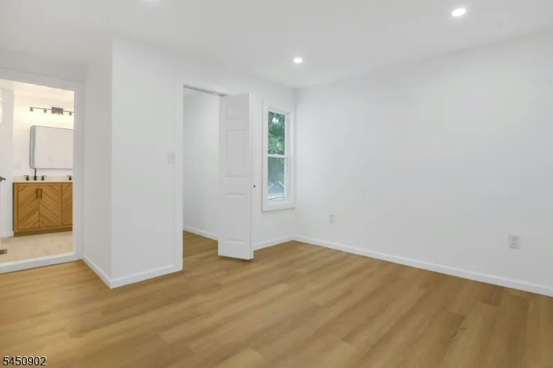 134 Grand Ave Hamilton, NJ 08610
