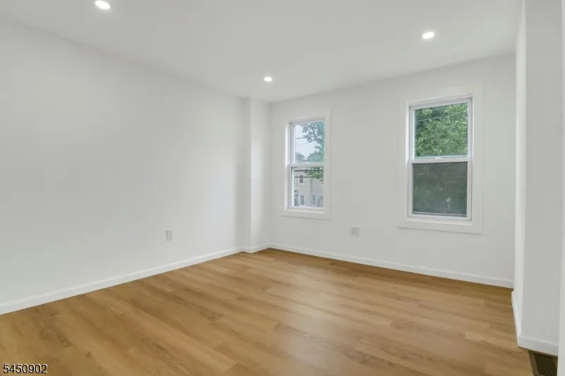 134 Grand Ave Hamilton, NJ 08610