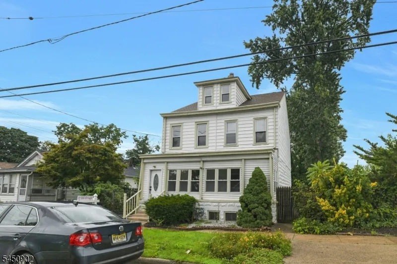 134 Grand Ave Hamilton, NJ 08610